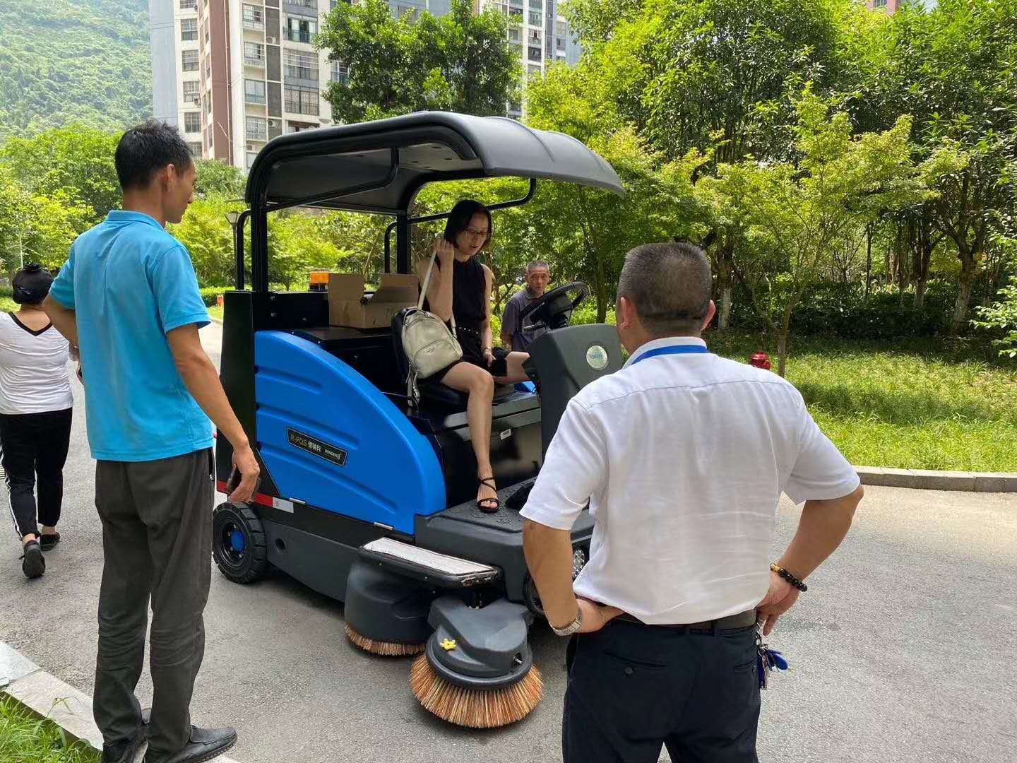 為什么要買掃地車？